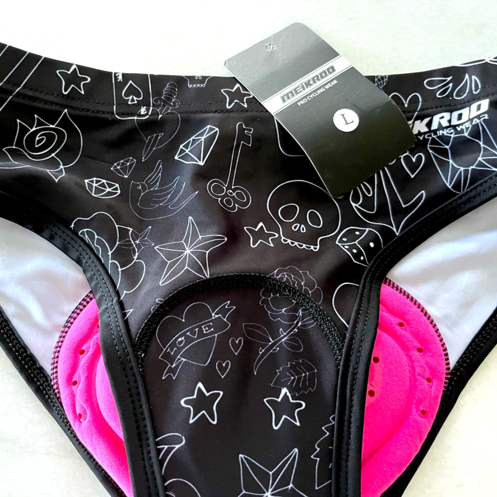 Womens cycling padded seat with 2 mid thigh stretch undershorts. NWT